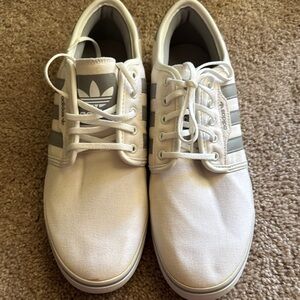 Adidas Men's White and Gray Casual Sneakers